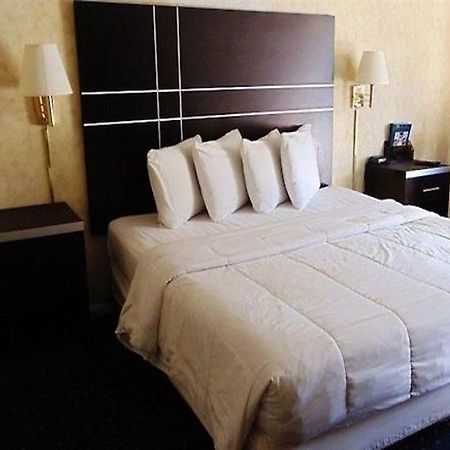 Oceanside Lodge Marmora Luaran gambar